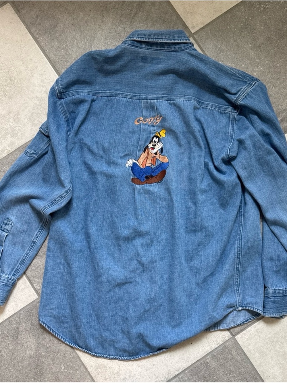 Vintage 90’s Denim Shirt with Embroidered Goofy size Medium